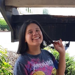 Meet your Posher, Caitlin